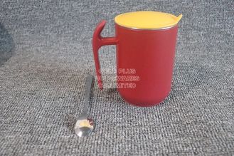 Chine La tasse portative de thermos a placé double la tasse de thé adaptée aux besoins du client d'acier inoxydable de la tasse de café de mur 304 par logo fait sur commande réutilisable avec la cuillère fournisseur