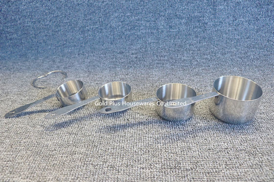 La catégorie comestible de mesure d'outils a approuvé 4 morceaux en métal de mesure de tasses de cuillère argentée empilable d'acier inoxydable réglée fournisseur