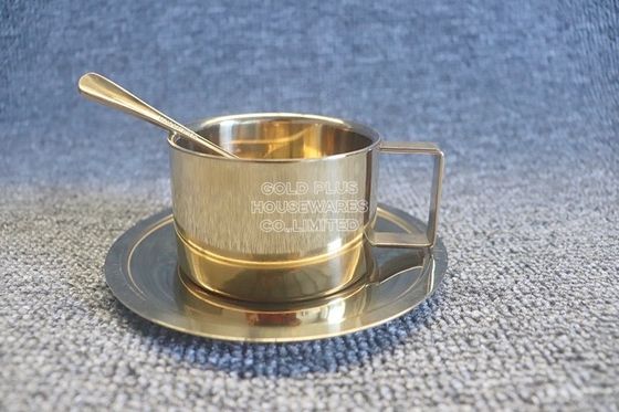 Les cadeaux d'affaires ont isolé la tasse de café d'or de luxe de style de cour de couleur de l'ensemble 200ml de tasse de café d'acier inoxydable avec la cuillère fournisseur